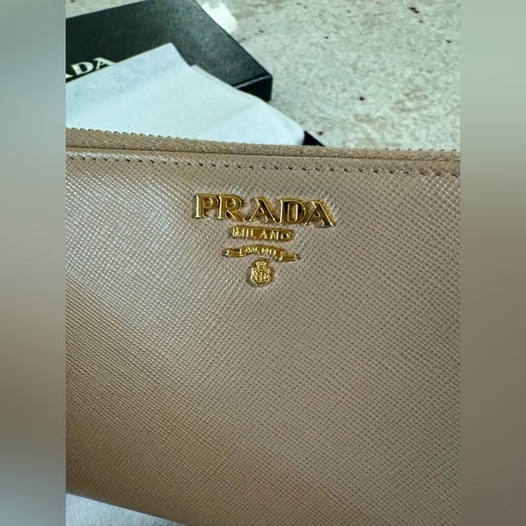 Prada saffiano leather wallet - Picture 9 of 10
